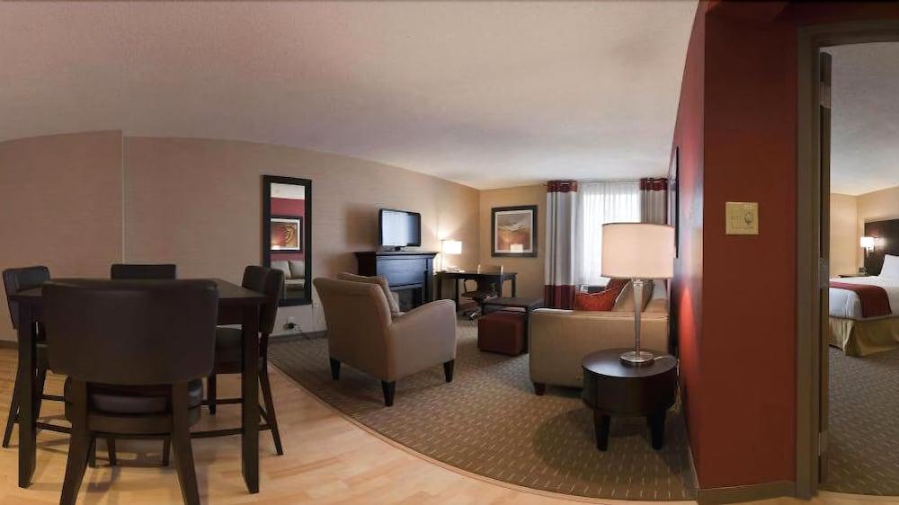 Holiday Inn Express Hotel & Suites Chatham South By Ihg Esterno foto