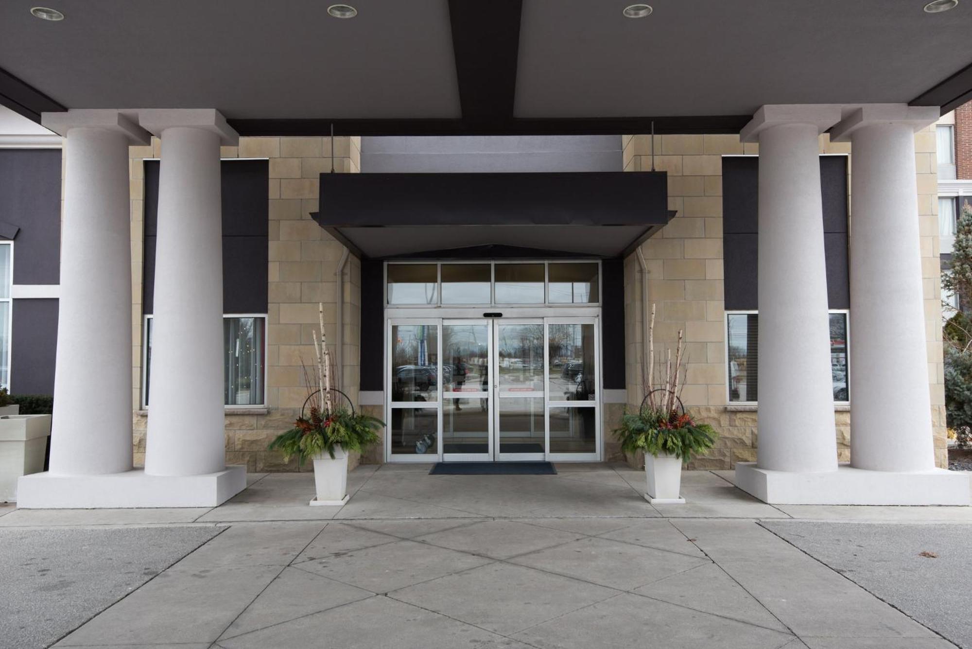 Holiday Inn Express Hotel & Suites Chatham South By Ihg Esterno foto